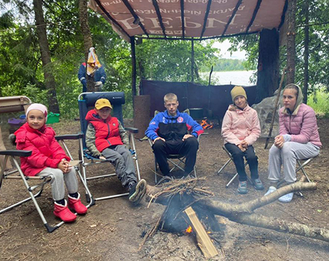 У костра Экспедиция на озеро Селигер