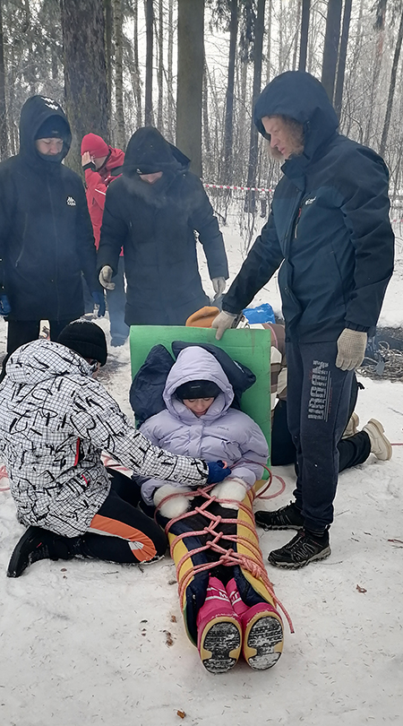 "Зимний бивак" Изготовление носилок для переноски пострадавшего
