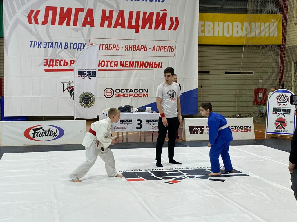 Начало соревнования по грэпплингу